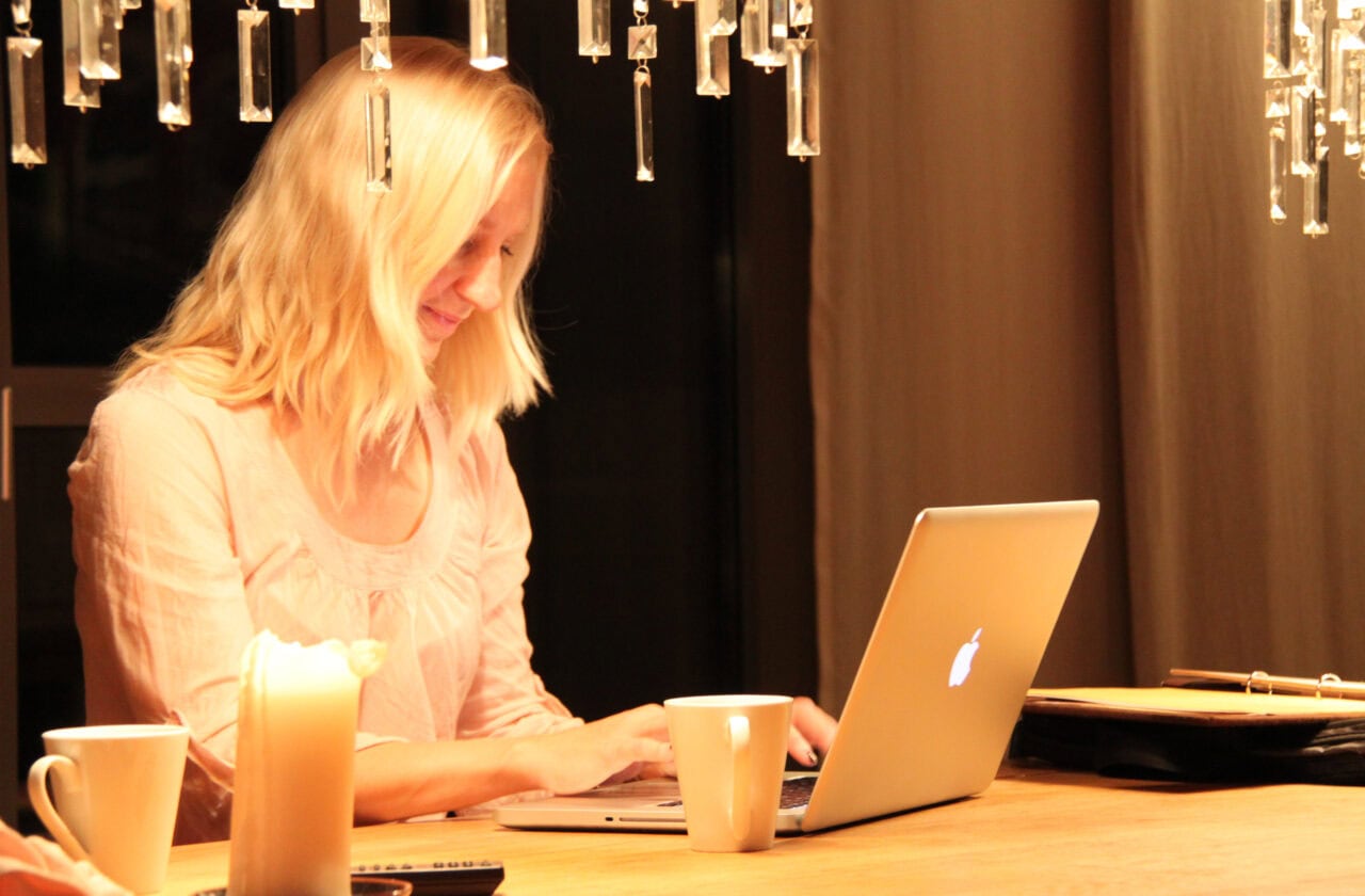 Es gibt nichts besseres, als mit seiner Leidenschaft völlig unabhängig von Bürozeiten oder Anwesenheitspflichten Spaß zu haben, sich mit coolen Leuten zu verbinden und damit auch noch Geld zu verdienen. I love it.