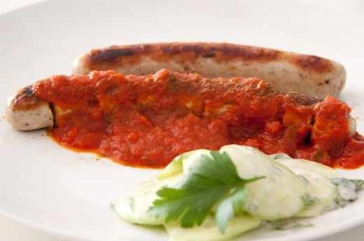 Currywurst Sauce Rezept - original aus der Sansibar. Aus dem Kochbuch "Pirates Cooking". Genau die richtige Mischung aus fruchtig und scharf. Für das komplette Rezept darf ich Dich einmal auf meinen Blog rüberbitten: https://www.meinesvenja.de/wp/2013/01/18/currywurst-mit-sansibar-currysauce/