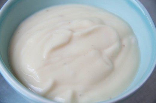 Vegane Mayonnaise selbermachen - ein Kinderspiel. Ein Rezept für Thermomix Mayonnaise, das in 2 Minuten fertig ist. Hier geht's lang: https://www.meinesvenja.de/wp/2013/07/26/vegane-mayonnaise/