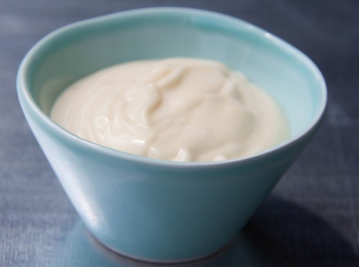 Vegane Mayonnaise selbermachen - ein Kinderspiel. Ein Rezept für Thermomix Mayonnaise, das in 2 Minuten fertig ist. Hier geht's lang: https://www.meinesvenja.de/wp/2013/07/26/vegane-mayonnaise/