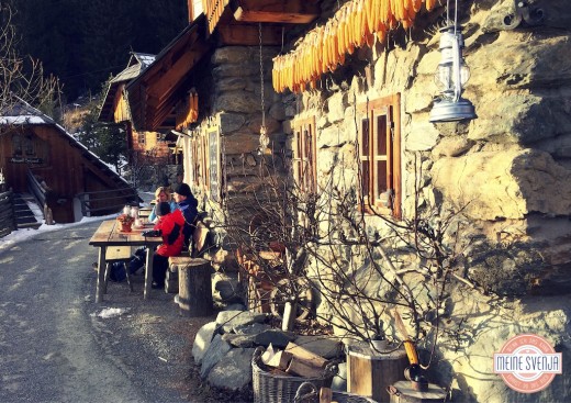 Almdorf Seinerzeit Kärnten Dorfgasthaus Fellacher Aussenterasse www.meinesvenja.de