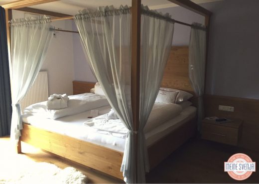 Familienurlaub Österreich Familotel Amiamo Zimmer mit Himmelbett www.meinesvenja.de