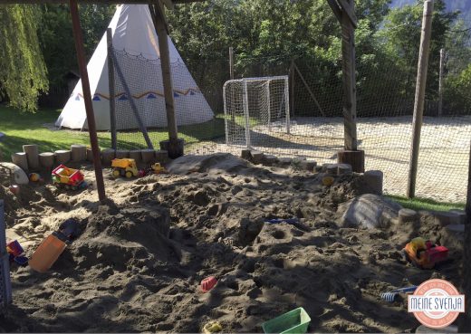 überdachter Sandkasten auf dem Spielplatz im Sonnwies Familienhotel Südtirol